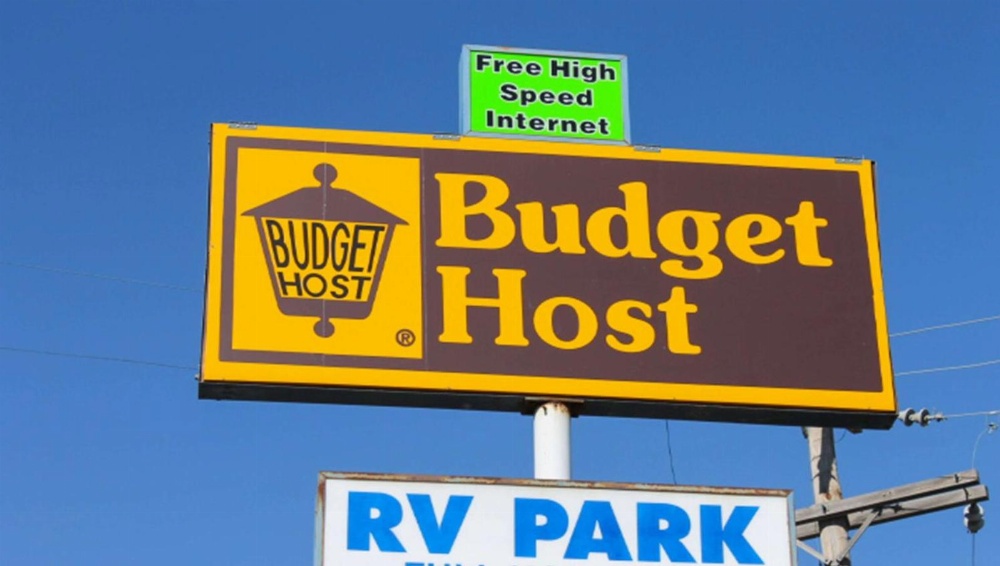 Golden Wheat Budget Host Inn Main image