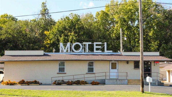 Golden Wheat Budget Host Inn image 1